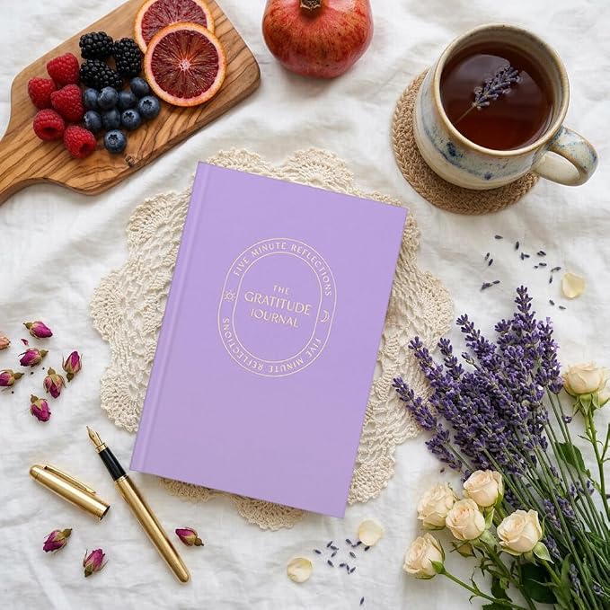 And Per Se Gratitude Journal – 5 Minute Daily Practice for Women with Prompts & Quotes – Undated Mindfulness & Happiness Notebook (Lavender)
