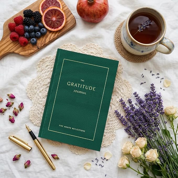 And Per Se Gratitude Journal – 5 Minute Daily Practice for Women with Prompts & Quotes – Undated Mindfulness & Happiness Notebook (Forest Green)