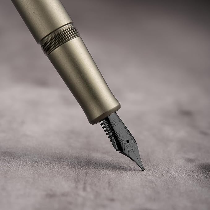 HONG DIAN M2 Black Forest Mini Fountain Pen, Fine Soft Nib & Sleek Shape Aluminium Short Pocket Travel Pen (Army Green)