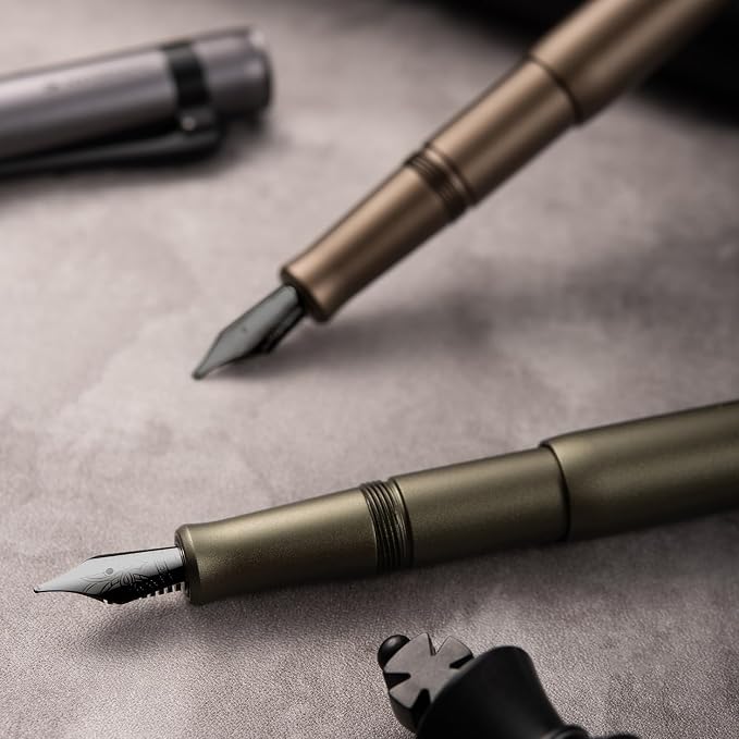 HONG DIAN M2 Black Forest Mini Fountain Pen, Medium Soft Nib & Sleek Shape Aluminium Short Pocket Travel Pen (Caramel Brown)