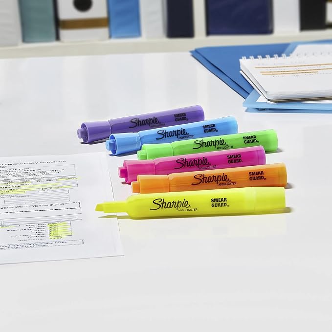 SHARPIE Tank Style Highlighters Chisel Tip Fluorescent Pink Box of 12 (Pack of 12)