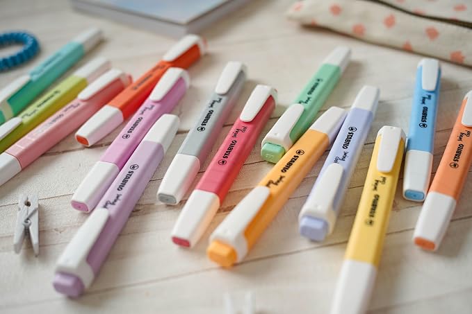 STABILO - swing cool Pastel - Highlighter - Pack of 4 - Dusty Grey, Frozen Fuchsia, Breezy Blue, Pale Orange | Pack of 4 - Dusty Grey, Frozen Fuchsia, Breezy Blue, Pale Orange