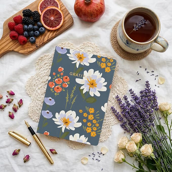 And Per Se Gratitude Journal for Women – 5 Minute Daily Practice with Prompts & Quotes – Undated Mindfulness & Happiness Notebook (Garden Flowers)